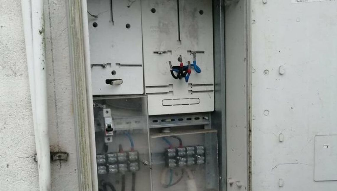 Dwa lata korzystał z darmowego prądu. Teraz za to zapłaci