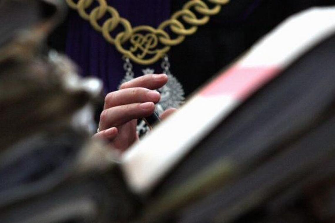 Dwa lata więzienia za pobicie sędziego na ulicy