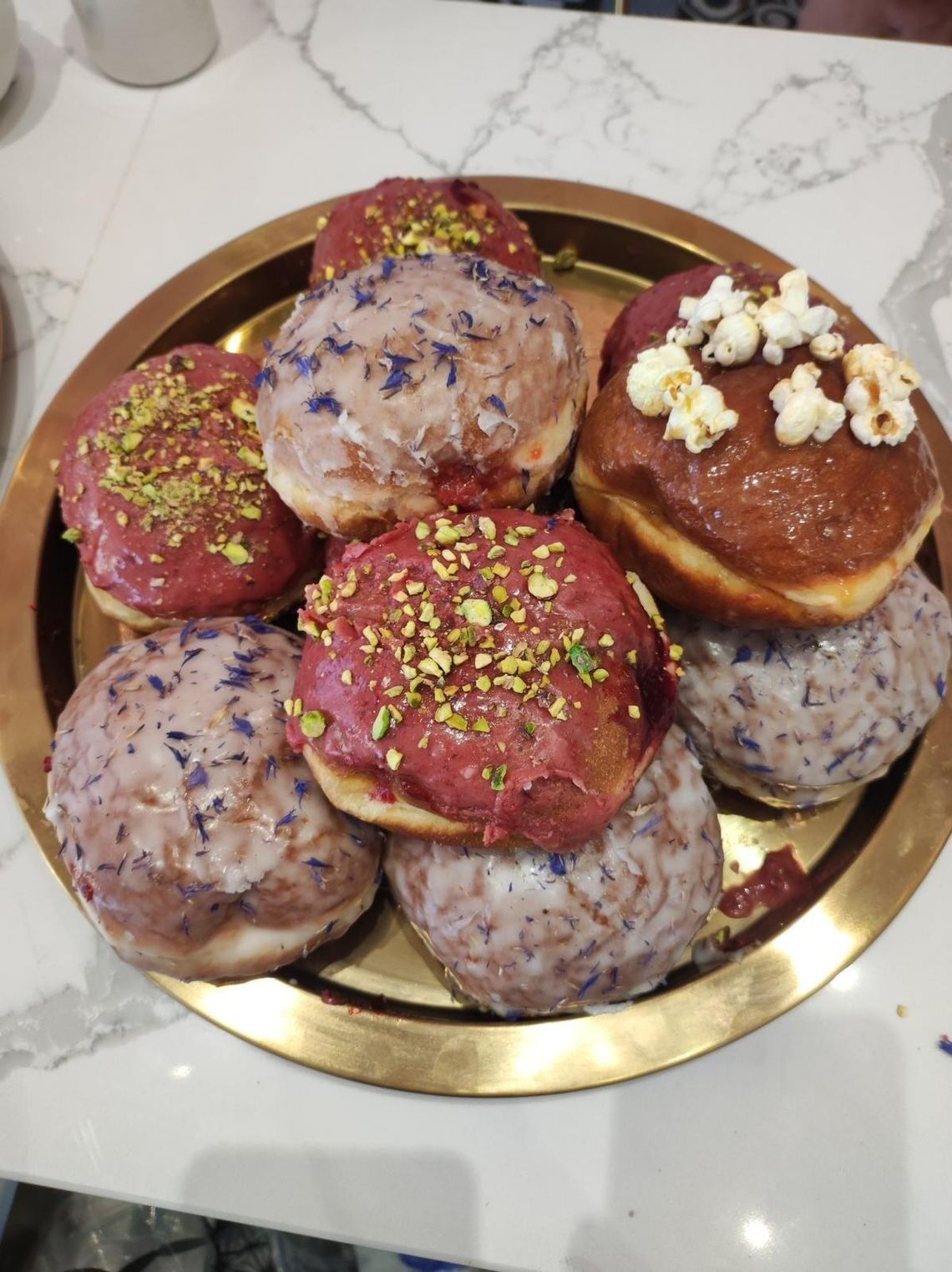 Zdaniem dr Moniki Maćków z Katedry Żywienia UPWr jednodniowa słabość do słodyczy nie powinna negatywnie odbić się na organizmie. Jak powiedziała, dwa lub trzy pączki albo kilka faworków nie zmieni się od razu w tkankę tłuszczową.