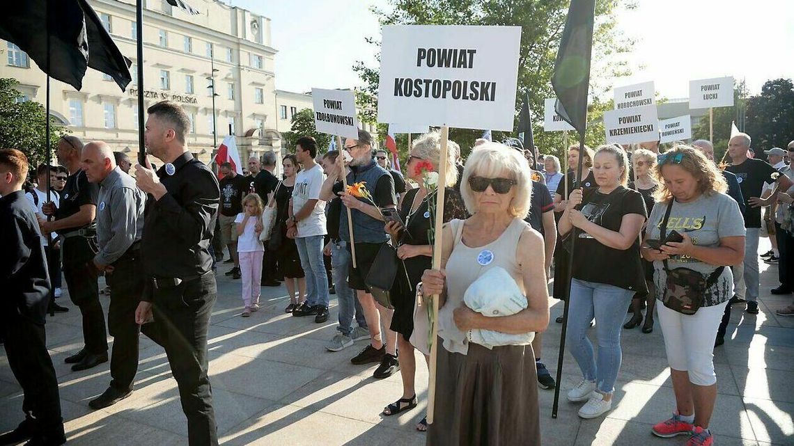 Dwa marsze przeszły ulicami Lublina. W rocznicę wołyńskiej rzezi [zdjęcia]