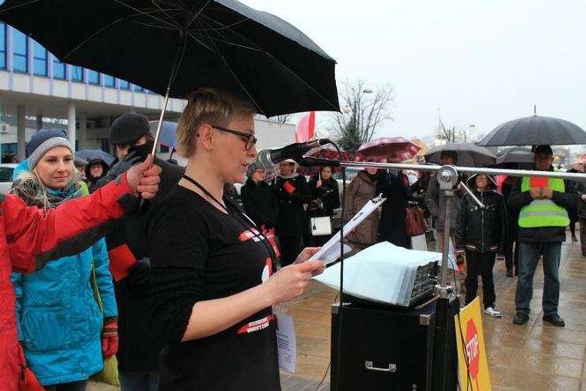 Dwa protesty w Puławach. Jeden przeciw rządowi, drugi przeciw aborcji 