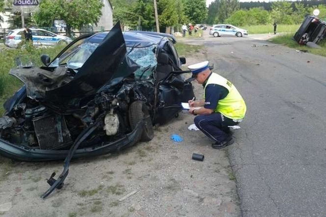 Dwa samochody rozbite. 19-latek nie ustąpił pierwszeństwa Dwa samochody rozbite. 19-latek nie ustąpił pierwszeństwa