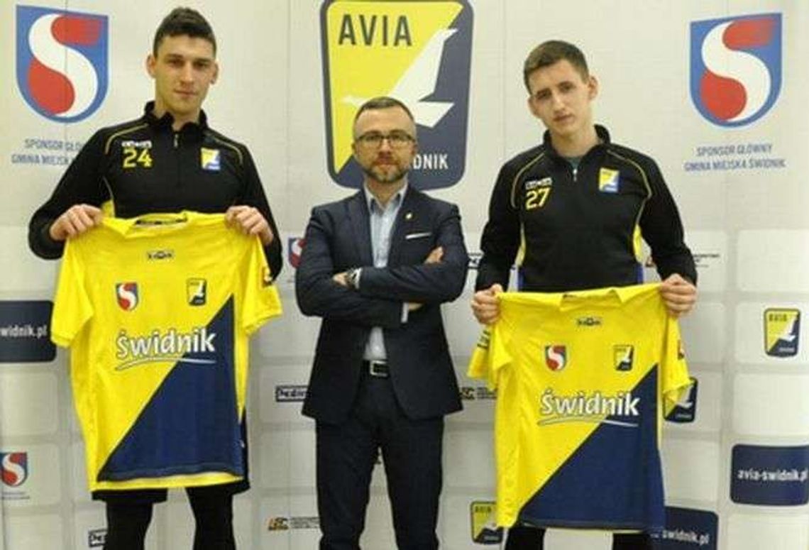 Dwa wzmocnienia Avii Świdnik