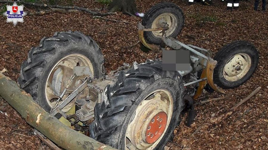 Dwaj mężczyźni pojechali do lasu wyciąć drzewa. Ciągnik rolniczy przygniótł jednego z nich Dwaj mężczyźni pojechali do lasu wyciąć drzewa. Ciągnik rolniczy przygniótł jednego z nich