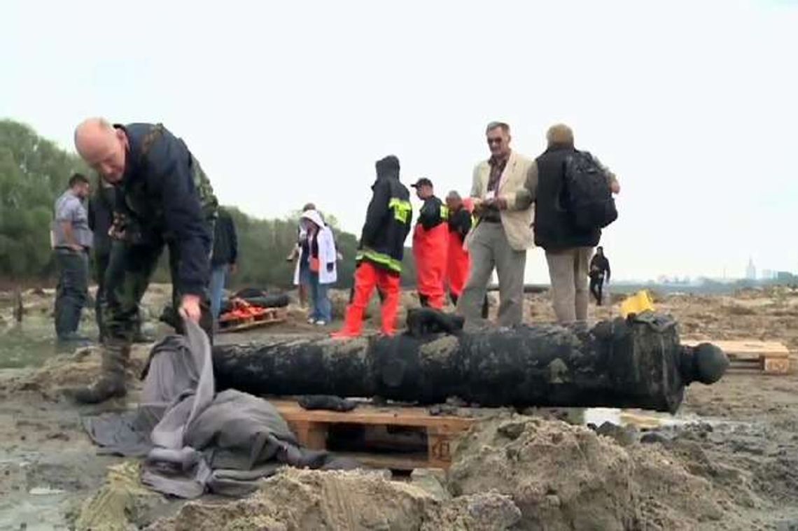 Dwie armaty z okresu potopu szwedzkiego wyłowione z Wisły