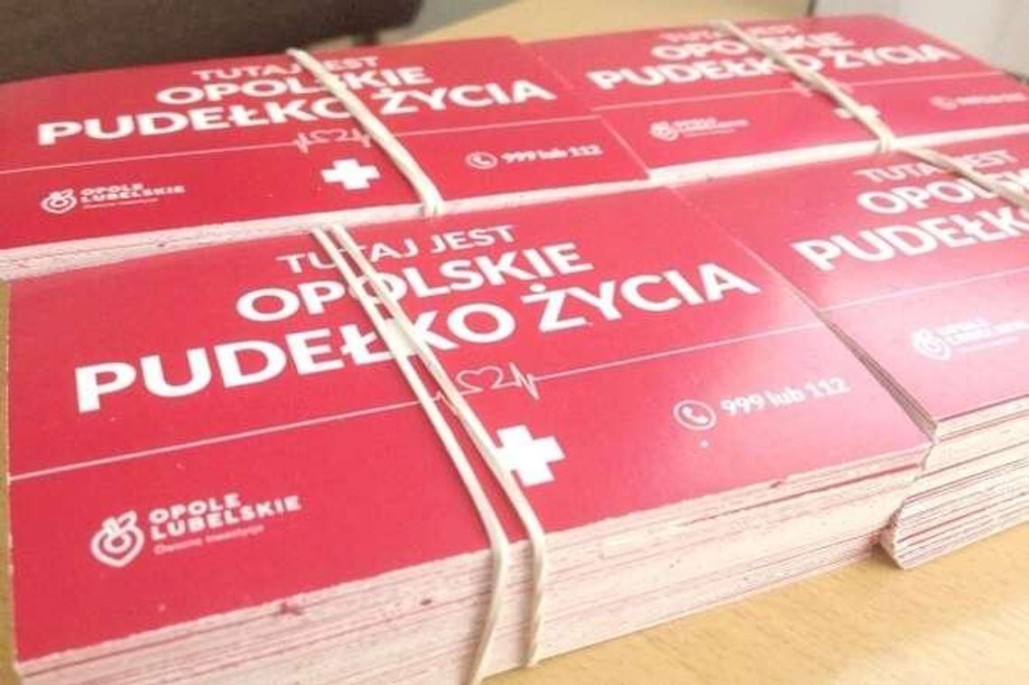 Dwie naklejki mogą kogoś uratować. Akcja "Opolskie pudełko życia" Dwie naklejki mogą kogoś uratować. Akcja "Opolskie pudełko życia"