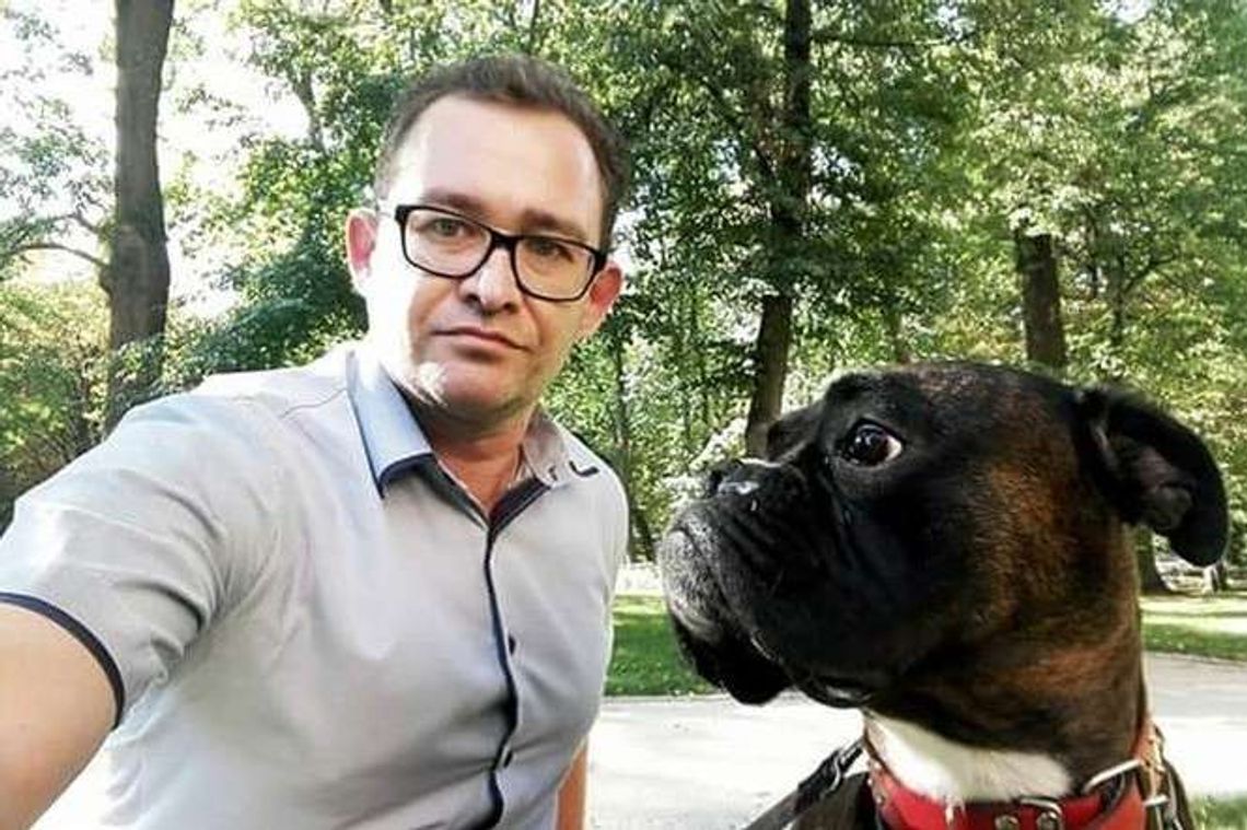 Dwie osoby mają stanąć przed sądem za wprowadzenie psów do Ogrodu Saskiego Dwie osoby mają stanąć przed sądem za wprowadzenie psów do Ogrodu Saskiego