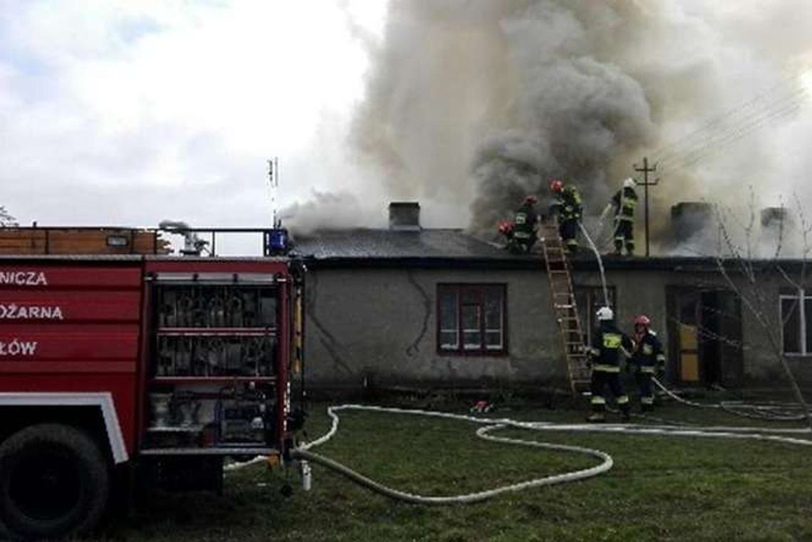 Dwie osoby nie żyją, tragiczny pożar w Chotyłowie (zdjęcia)