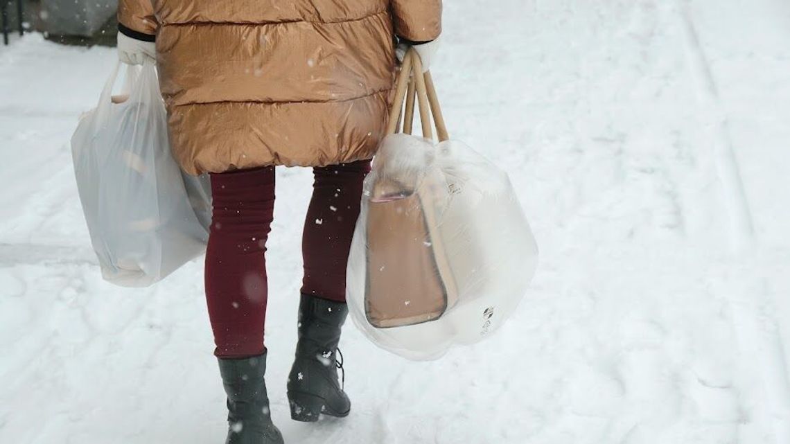 Dwie zuchwałe kradzieże na ulicy i rozbój. Dla sądu to za mało na areszt Dwie zuchwałe kradzieże na ulicy i rozbój. Dla sądu to za mało na areszt