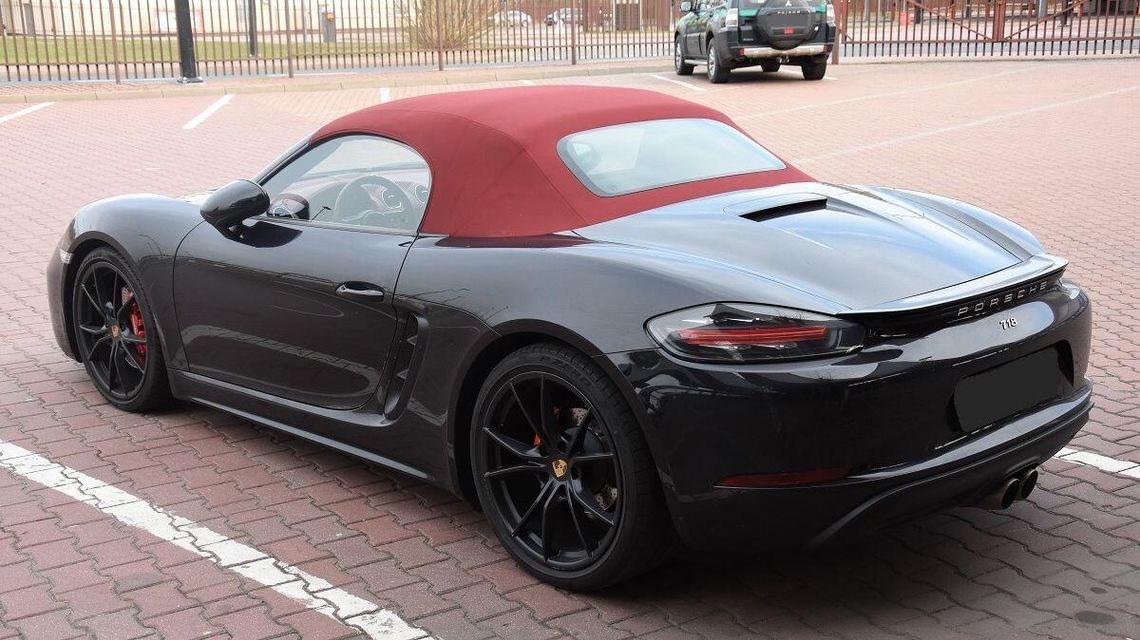 Dwóch Rosjan próbowało tym porsche wyjechać z Polski. Teraz mają kłopoty Dwóch Rosjan próbowało tym porsche wyjechać z Polski. Teraz mają kłopoty