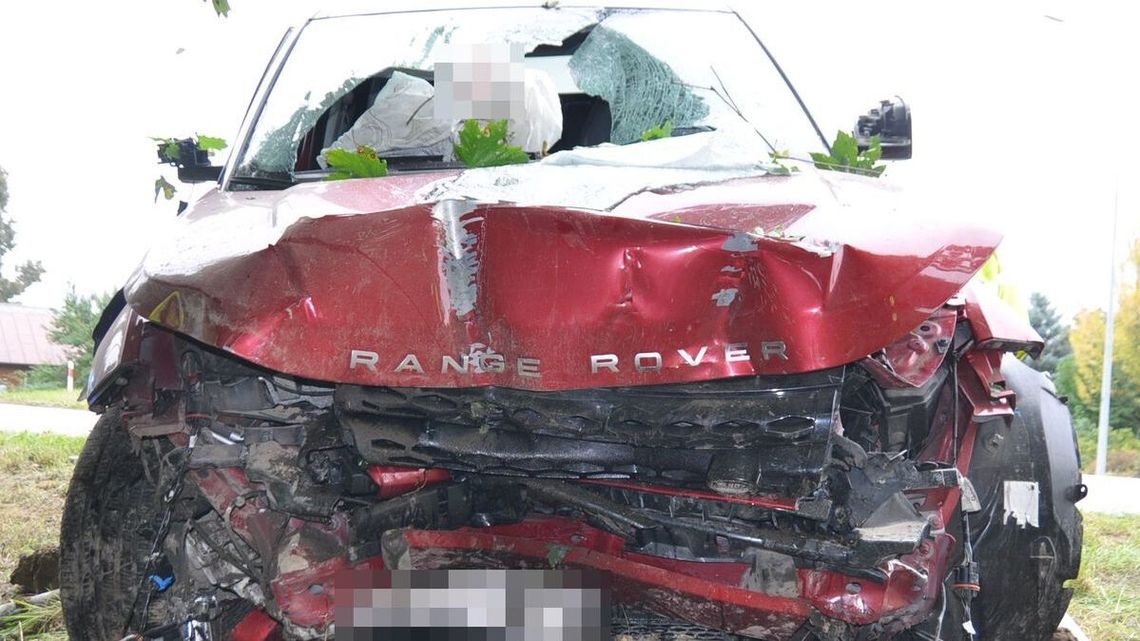 Dwoje pijanych w range roverze. Oboje ciężko ranni trafili do szpitala Dwoje pijanych w range roverze. Oboje ciężko ranni trafili do szpitala