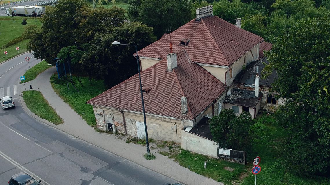 Dworek Grafa nie będzie wystawiany na licytację. Nie ma też chętnych na Czerwoną Karczmę
