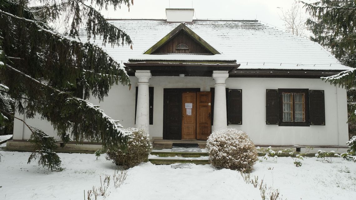 Dworek Wincentego Pola do przeniesienia? Prawnuczki oburzone, jest reakcja ministra kultury