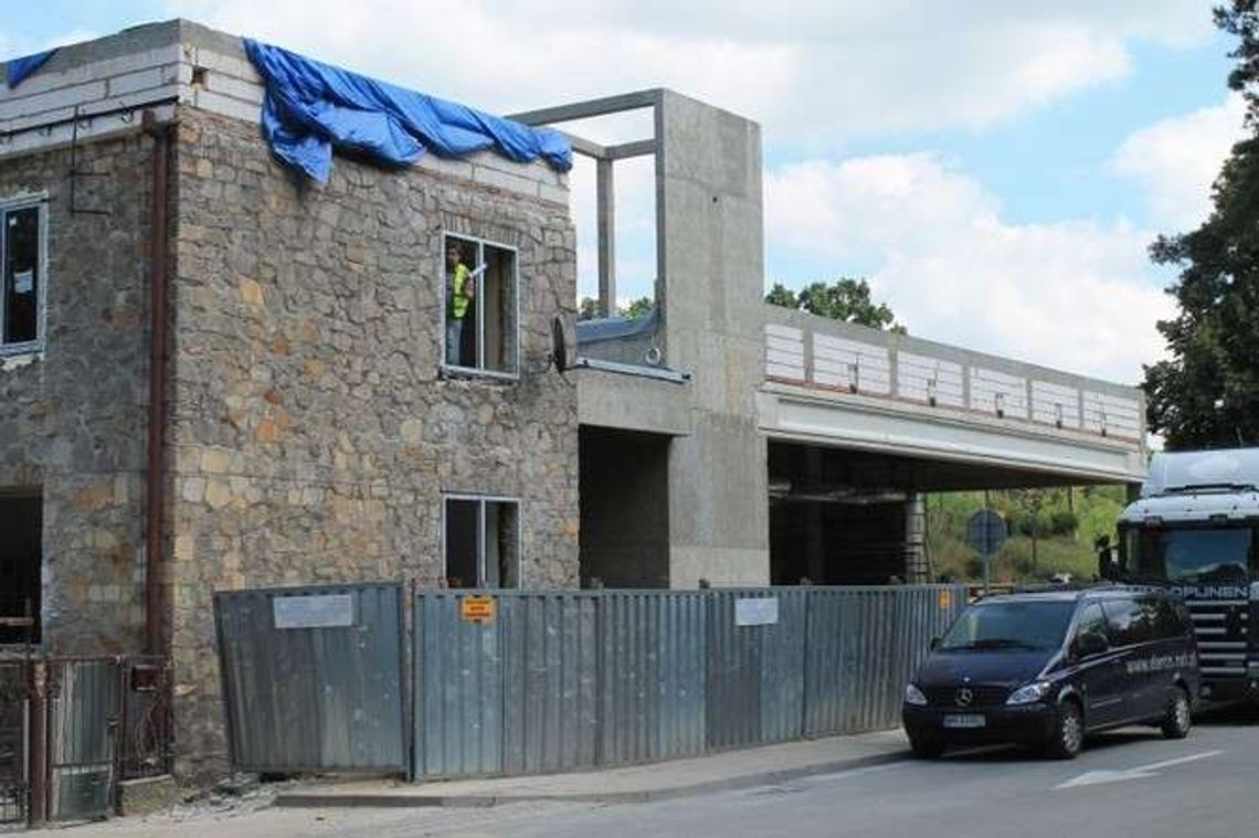 Dworzec kolejowy w Puławach nabiera kształtów