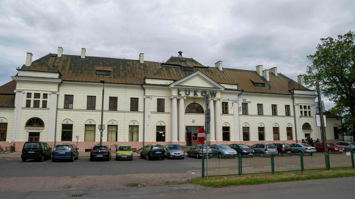 Dworzec PKP w Łukowie od kilku lat jest nieczynny. Jest ważna decyzja Dworzec PKP w Łukowie od kilku lat jest nieczynny. Jest ważna decyzja