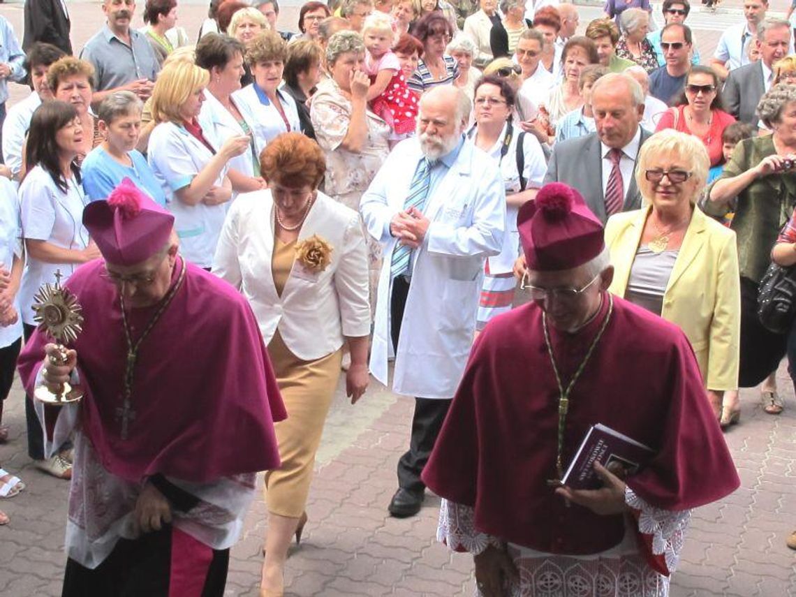 Dyniska: Biskup przywiezie relikwie papieskie