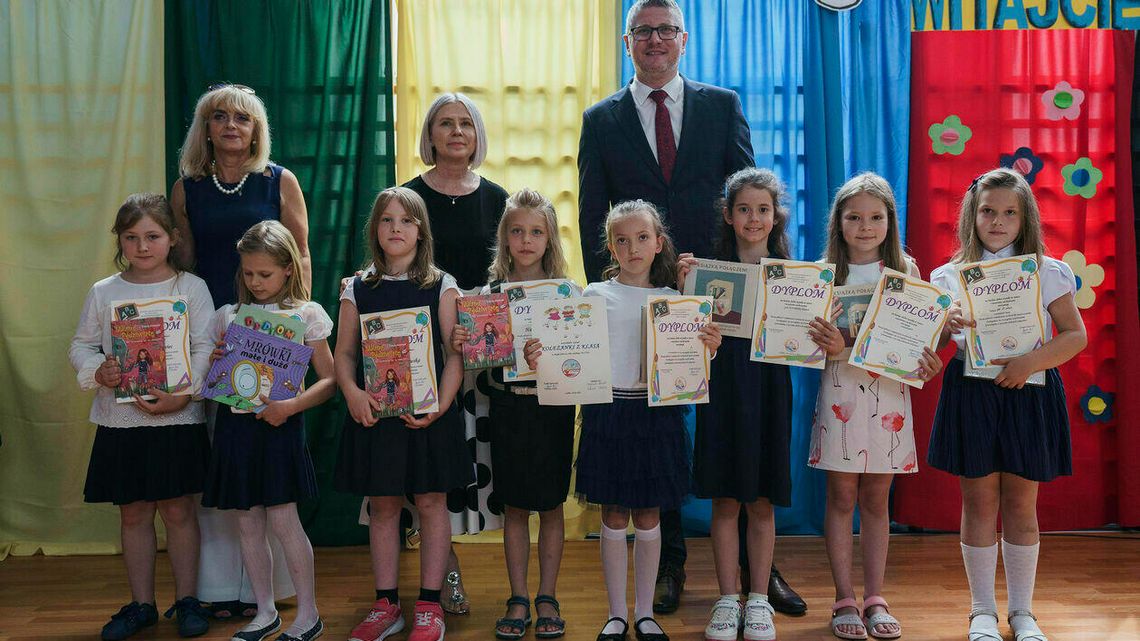 Dyplomy, książki, świadectwa. Koniec roku w SP nr 23 w Lublinie