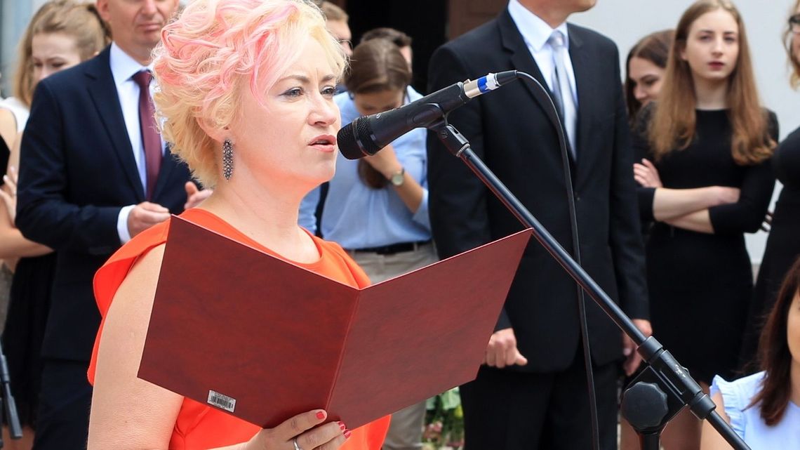 Dyrektor I LO w Puławach zawieszona w pełnieniu obowiązków. Zarząd zawiadamia prokuraturę