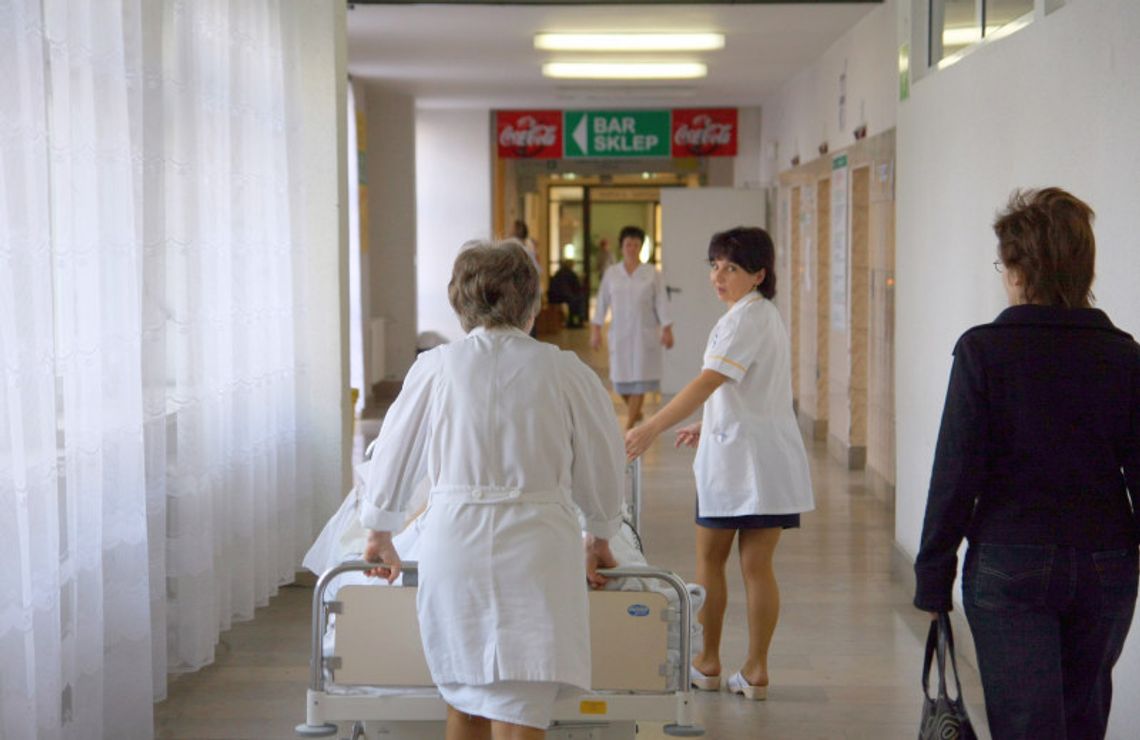 Dyrektorzy szpitali dostali podwójne wypłaty 