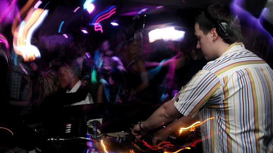 Dyskotekowy pakiet osłonowy. Rząd zapowiada pomoc dla biznesów, które zamknie