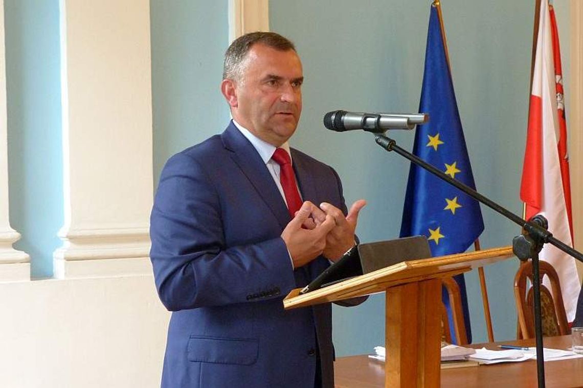 Dyskusja o Azotach. Minister uspokaja, radni chwalą ministra