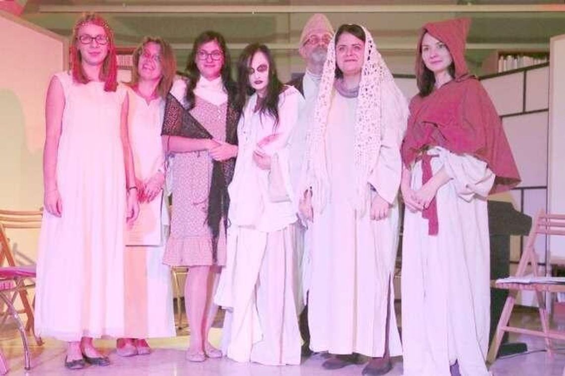 "Dziady" w bibliotece (zdjęcia) "Dziady" w bibliotece (zdjęcia)