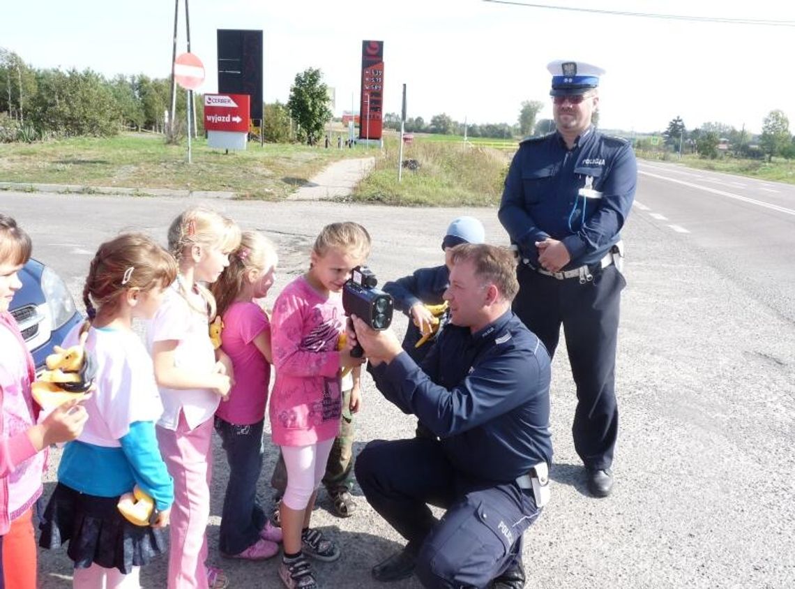 Dzieci łapały piratów drogowych, kilku dostało mandaty (zdjęcia)