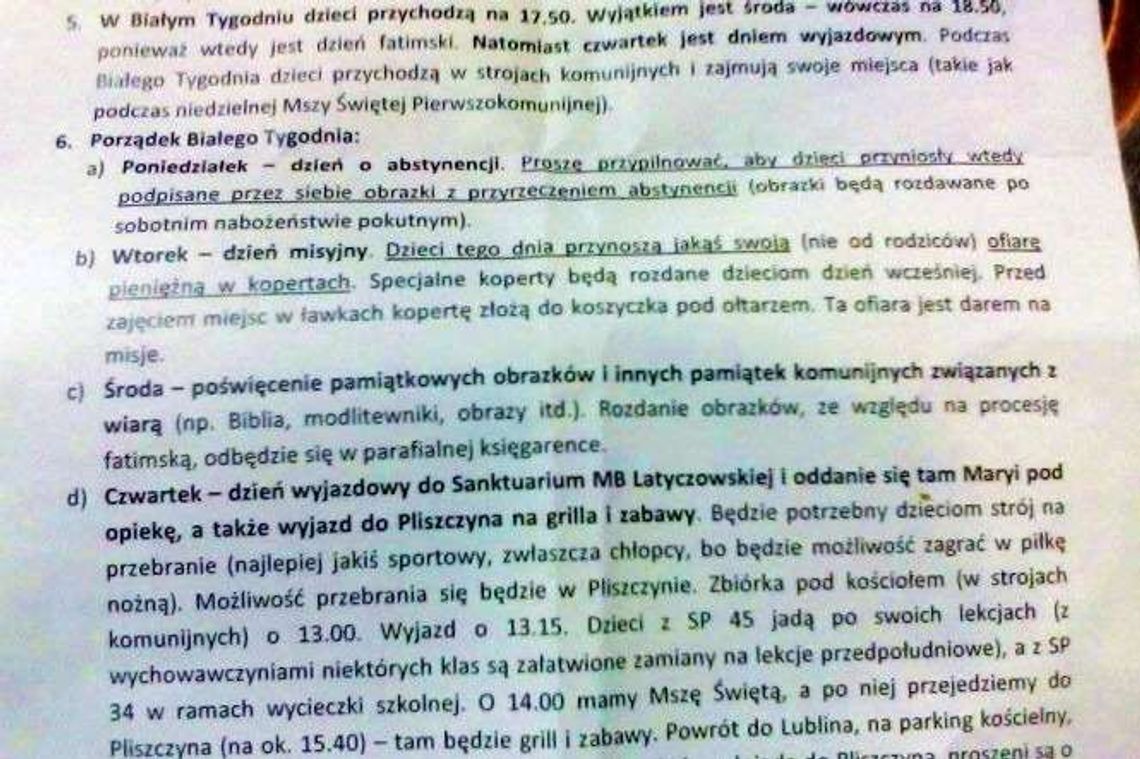 Dzieci miały przynieść 'ofiarę pieniężną w kopercie'. Ksiądz: to ofiara dobrowolna