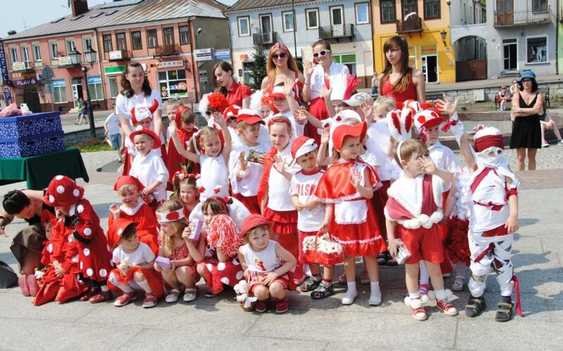 Dzieci na biało-czerwono, czyli Święto Flagi w Międzyrzecu Podlaskim