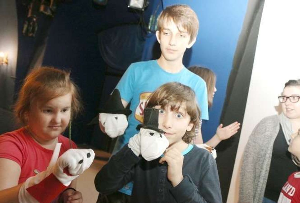 Dzieci na scenie w Andersenie (zdjęcia, wideo)