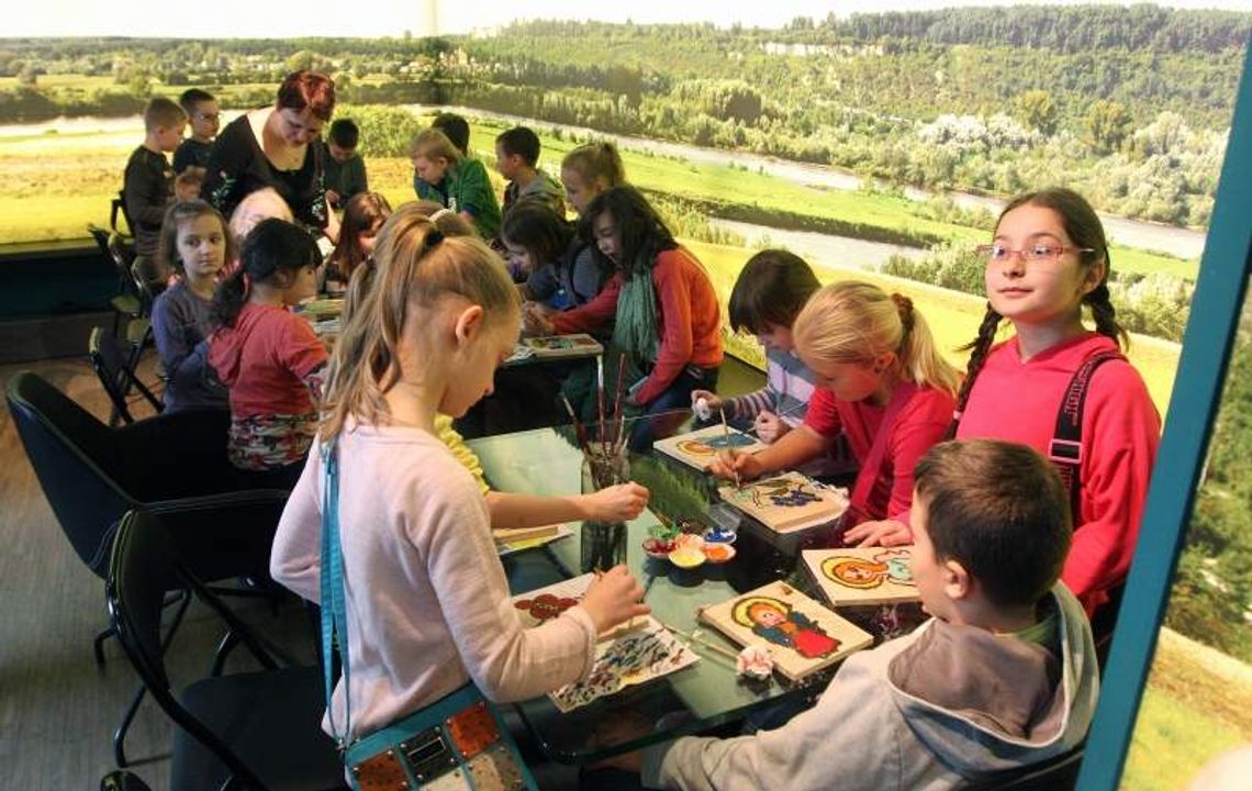 Dzieci na warsztatach ze sztuki ludowej (zdjęcia) Dzieci na warsztatach ze sztuki ludowej (zdjęcia)