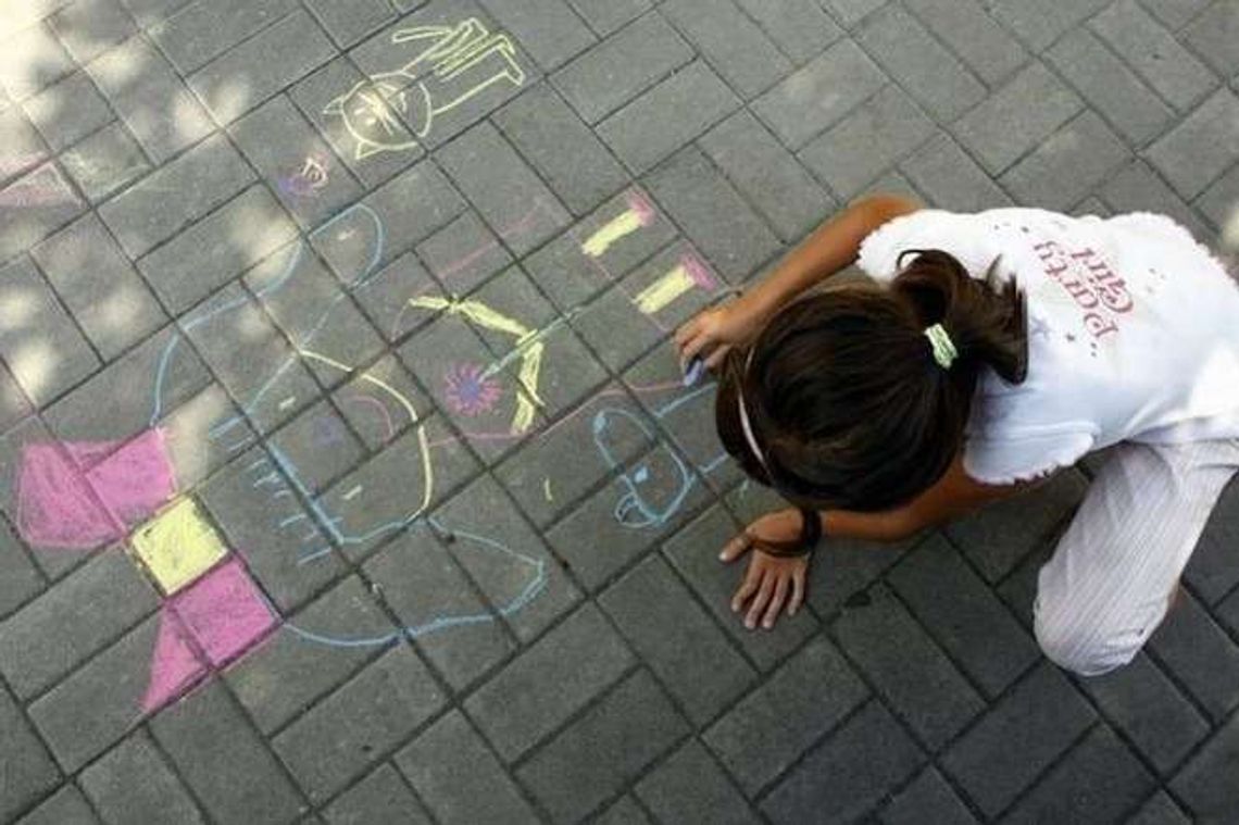 Dzieci odpoczywają, kontrolerzy pracują. Dwa obozy zamknięte