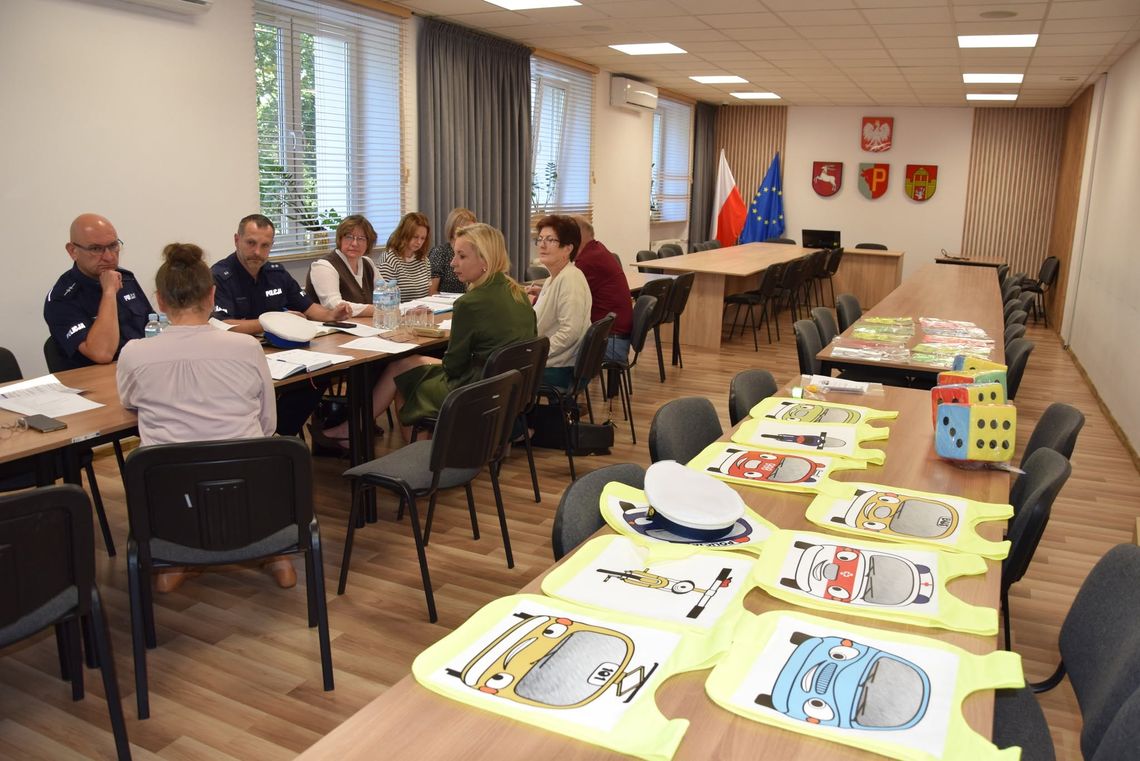 Dzieci poznają zasady bezpieczeństwa na drodze. Rusza projekt w Poniatowej Dzieci poznają zasady bezpieczeństwa na drodze. Rusza projekt w Poniatowej