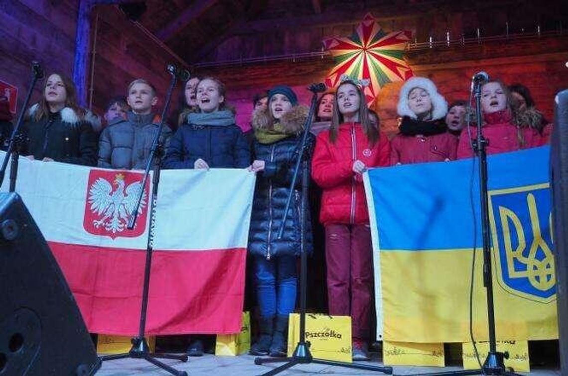 Dzieci z Ukrainy zaśpiewały kolędy w szopce [zdjęcia]