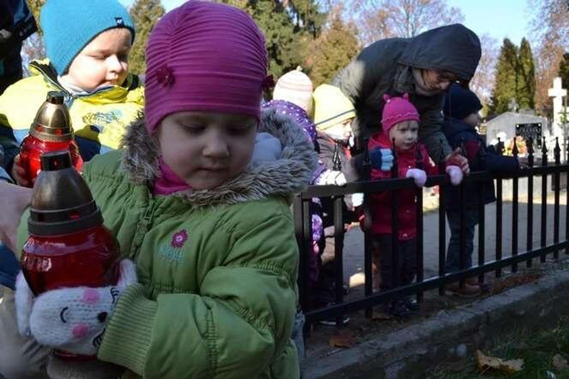 Dzieci ze żłobka pamiętają o poległych bohaterach