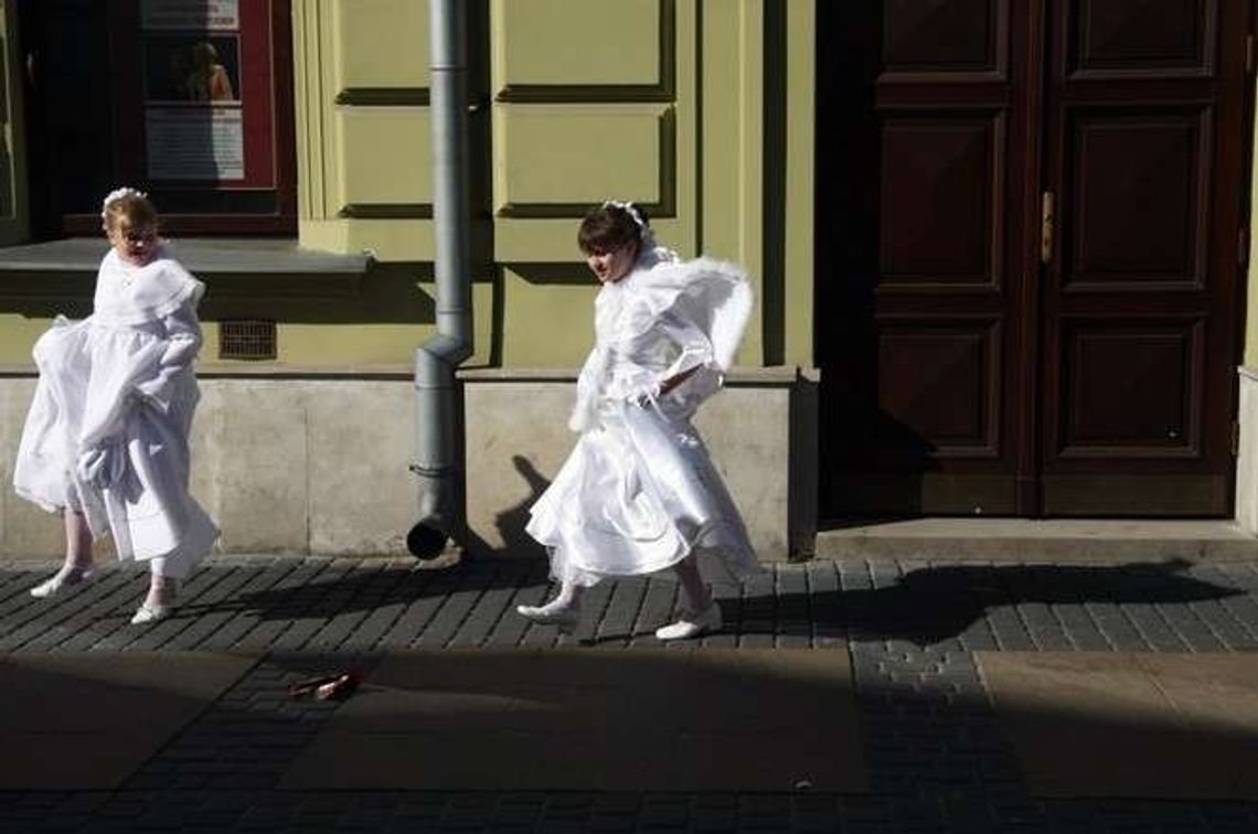 Dzieci znowu pójdą do komunii w drugiej klasie? Ksiądz: "Powinno zostać tak jak jest teraz"