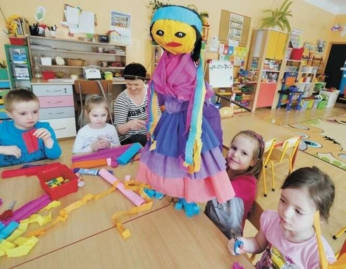 Dzieci zrobiły marzannę. Odejdzie razem z zimą [zdjęcia]