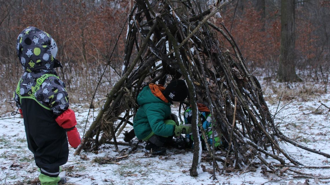 Dziecięca wyprawa do lasu w Puławach