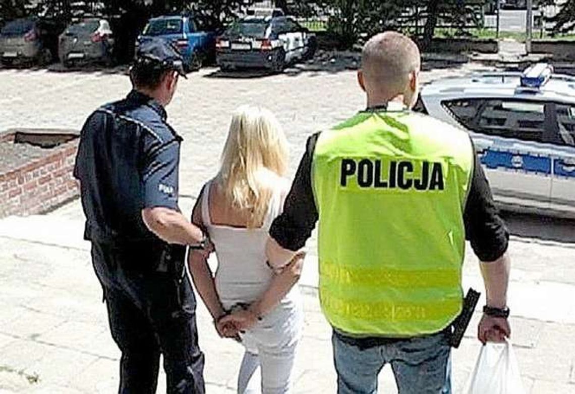 Dziecko ma pękniętą śledzionę, uraz głowy oraz nosa. Są zarzuty dla matki