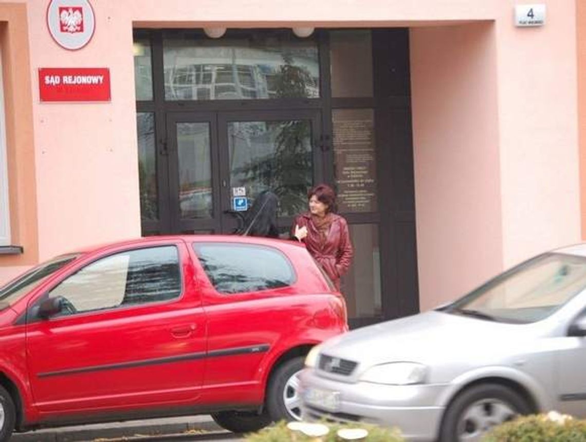 Dziecko urodziło się martwe. Proces znanej lekarki zawieszony na rok