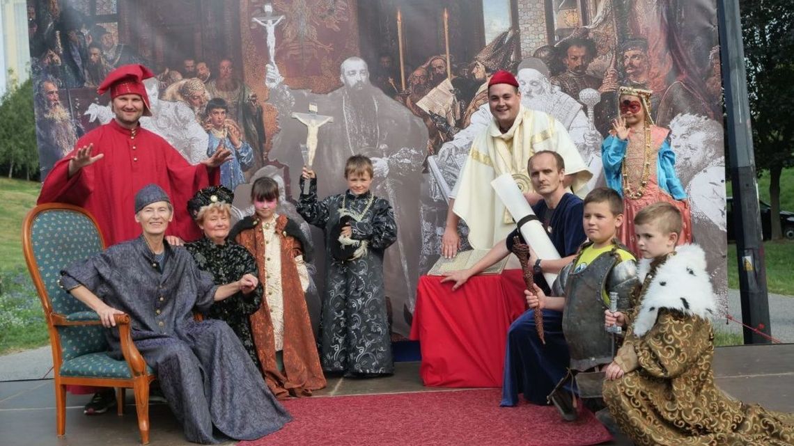 Dzielnicowy piknik teatralny na LSM. Nie zabrakło gier i zabaw dla dzieci [zdjęcia]