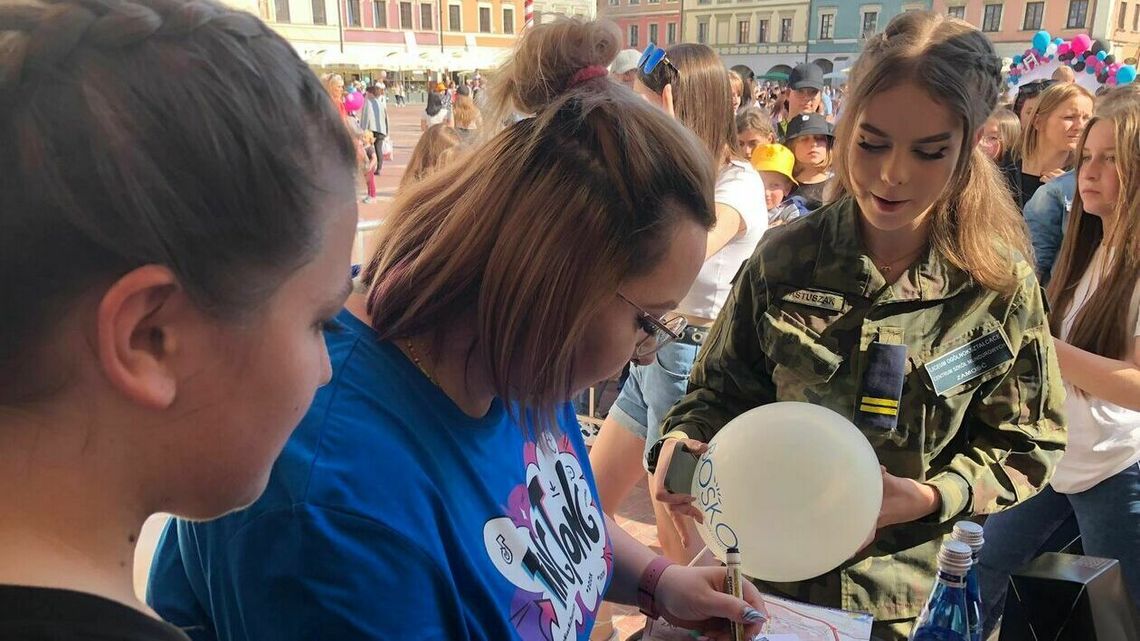 Dzień Dziecka z Mamą na obrotach w Zamościu. "Kto by nie chciał zdjęcia z tiktokerką?"