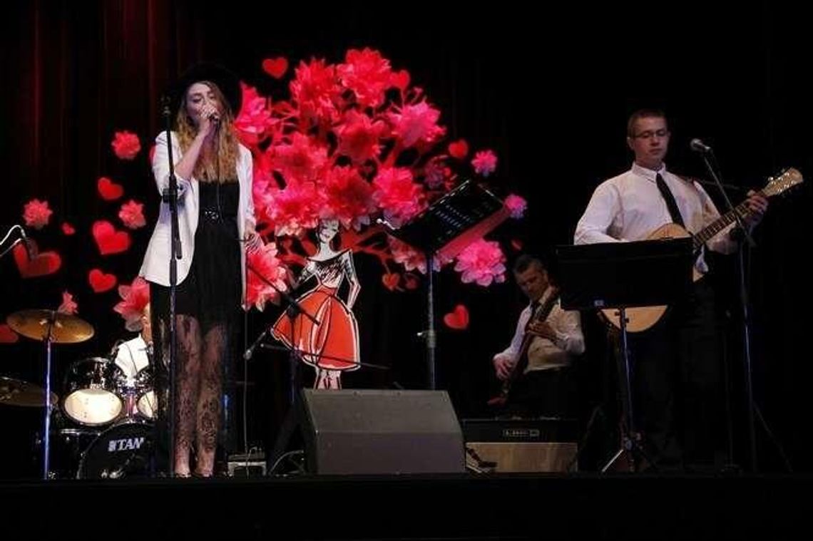 Dzień Kobiet w Kraśniku. Koncert, warsztaty i kwiaty (zdjęcia)