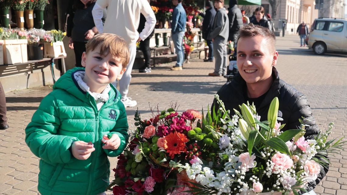 Dzień Kobiet w Lublinie – od rana ustawiają się kolejki po kwiaty