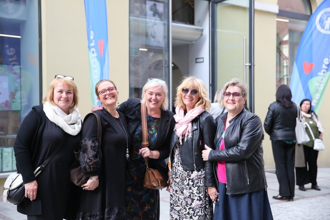 Dzień Matki w Teatrze Starym w Lublinie. 15 lat tradycji wdzięczności dla mam podopiecznych Fundacji Dzieciom „Zdążyć z Pomocą”