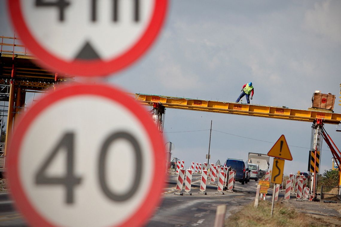 Dziennik budowy S17: 5500 pali pod ekrany