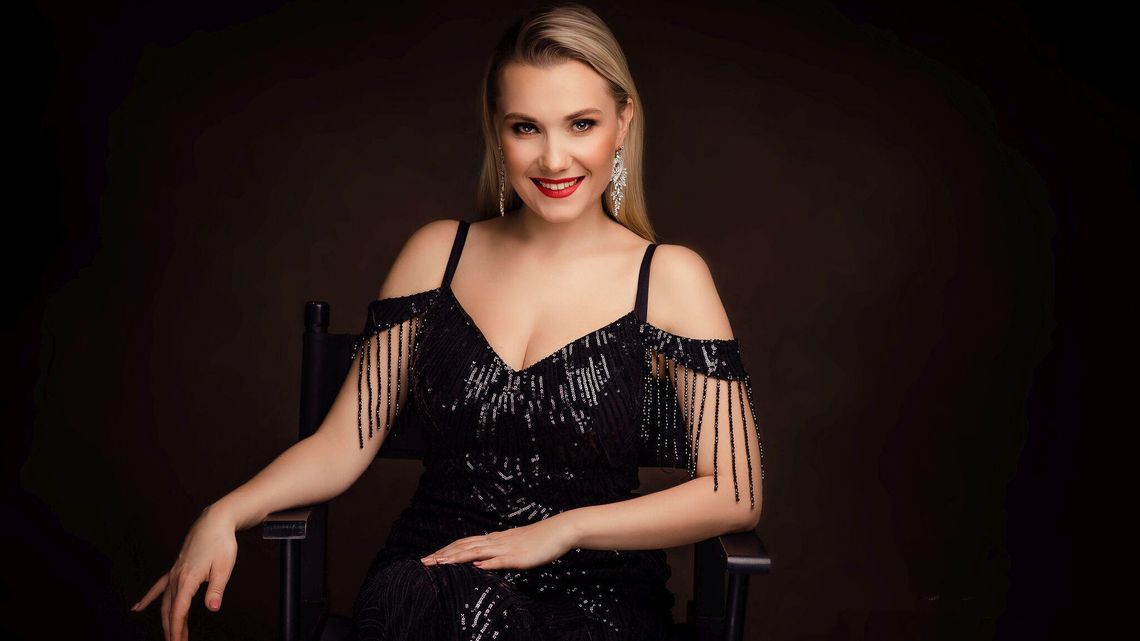 Dziewczyna w Złotej Masce chce być teraz Marią Magdaleną Dziewczyna w Złotej Masce chce być teraz Marią Magdaleną