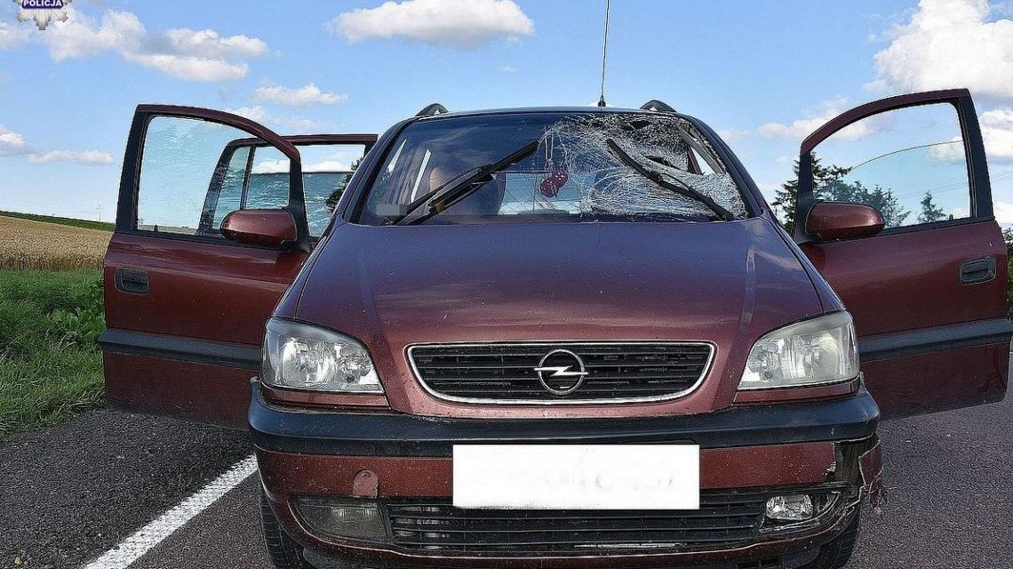 Dziewczynka wjechała pod koła samochodu. Trafiła do szpitala