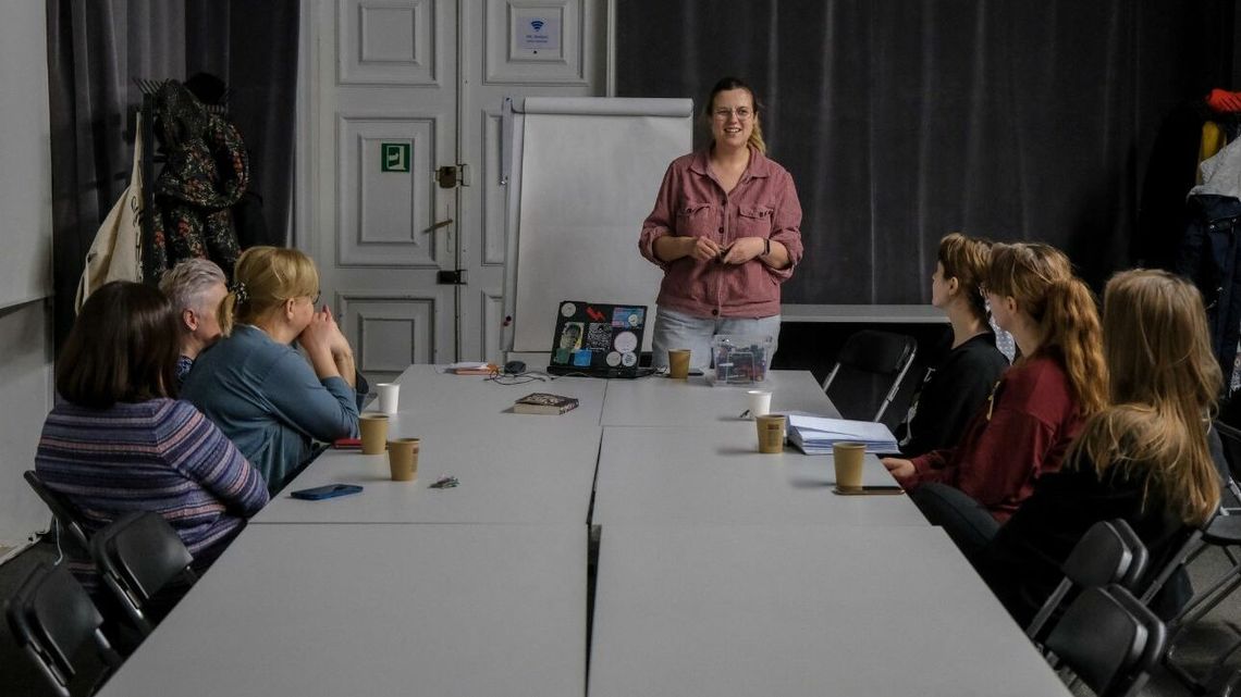 "Dziewczyńskość" – warsztaty w Galerii Labirynt