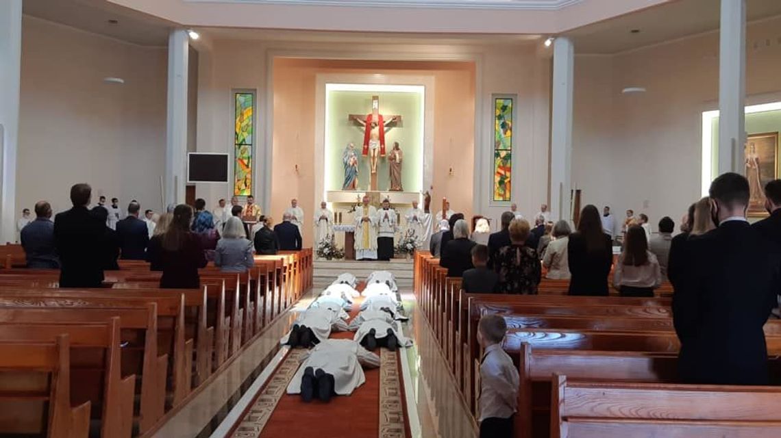 Dziewięciu alumnów przyjęło święcenia diakonatu. Uroczystość z udziałem najbliższych